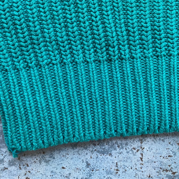 90's Gap Cozy Cotton/Ramie Boxy Unisex Sweater - Picture 4 of 8